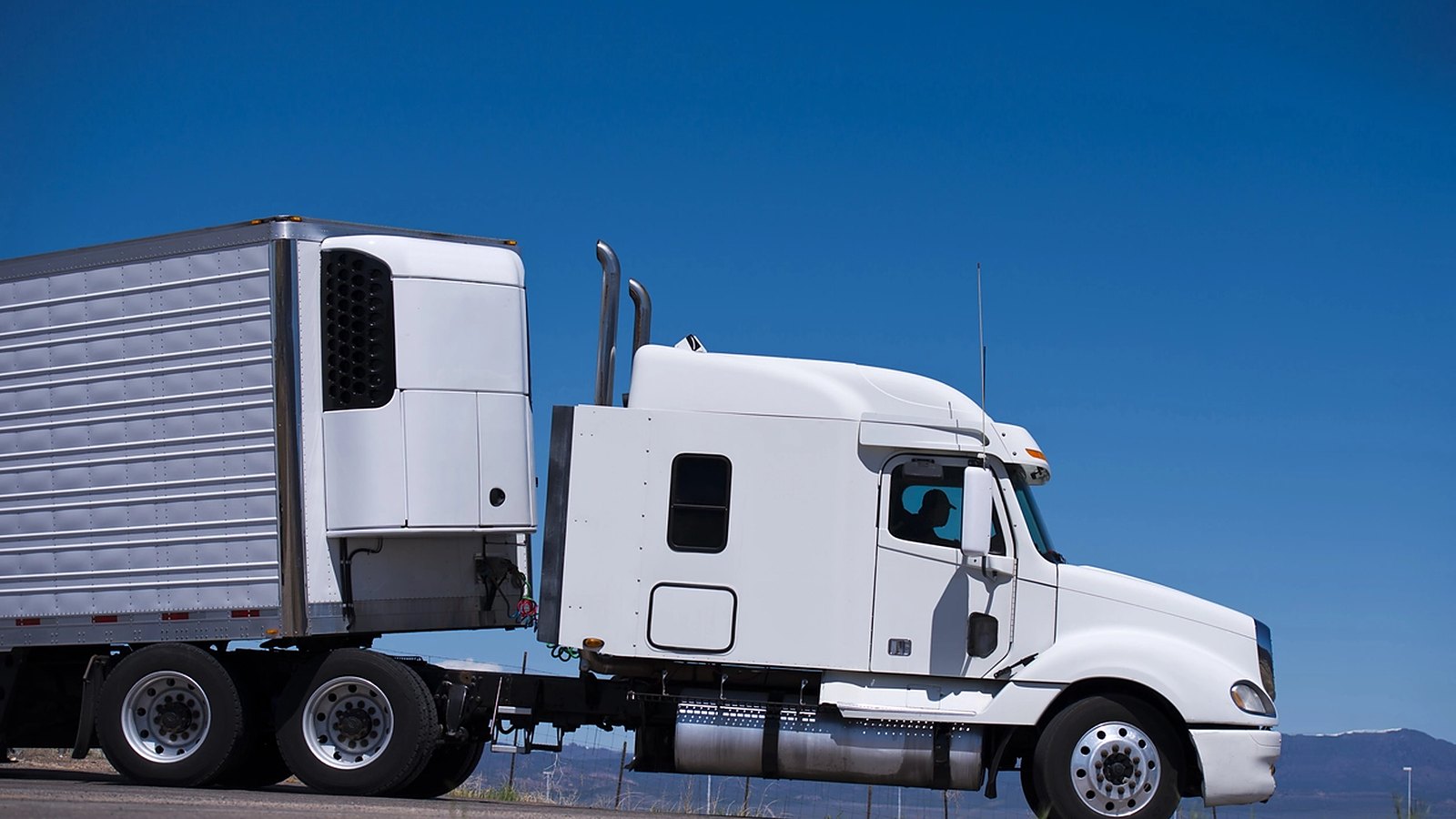 Refrigerated trailer with its reefer unit running